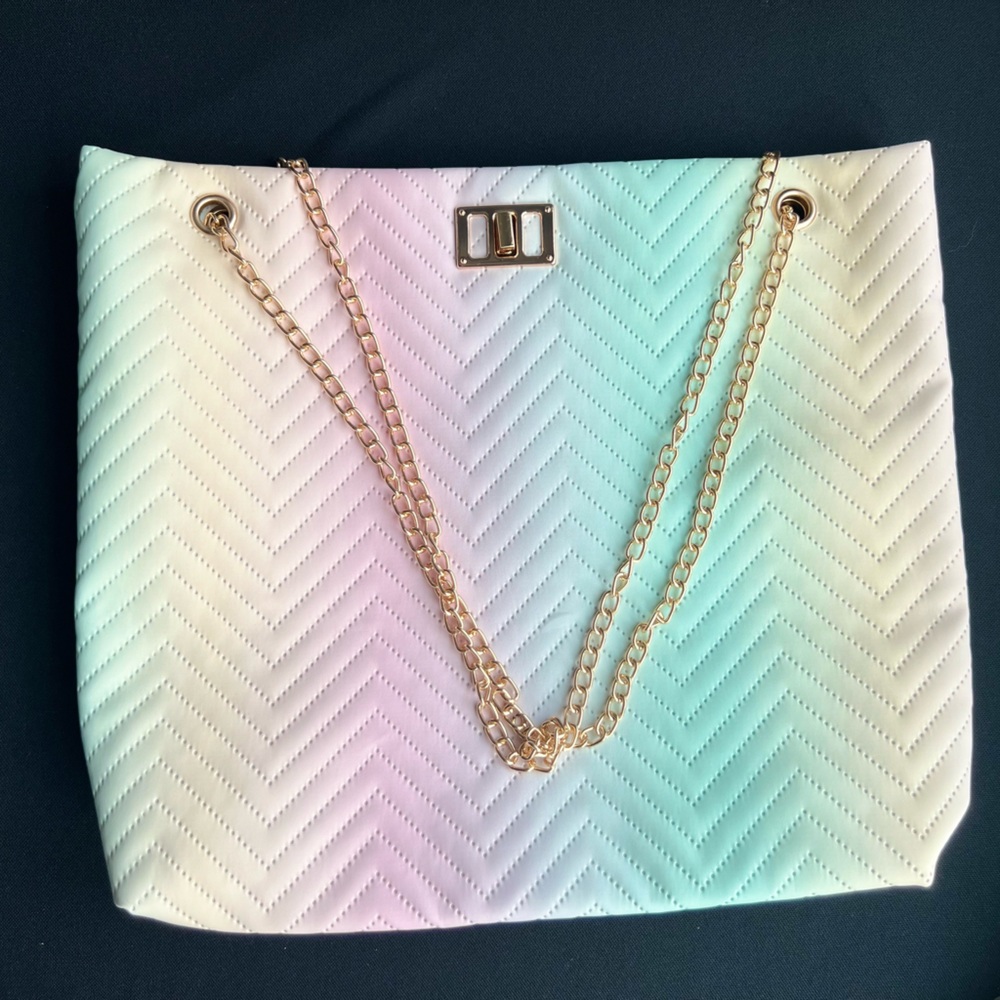 Elegant Quilted Pastel Shoulder Bag with Chain Strap